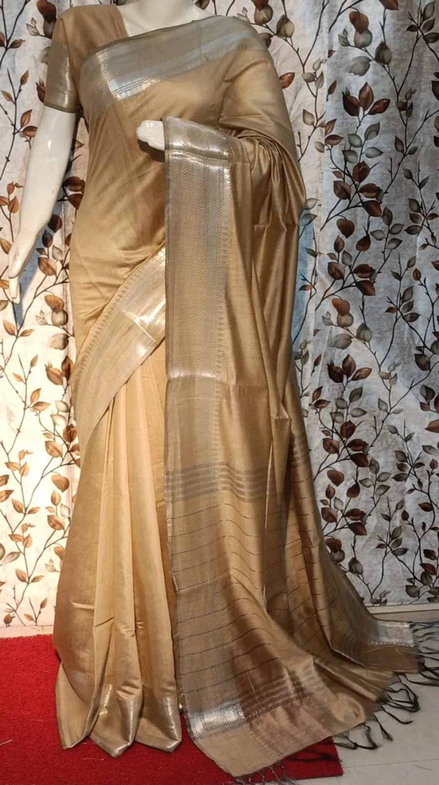 Handwoven Maheshwari Silk Saree with Zari Border 